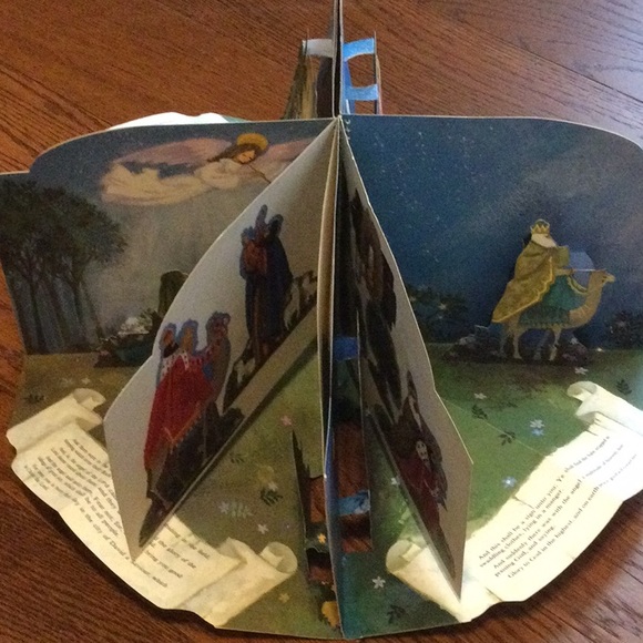 Bundle of 3 vintage Hallmark pop up books. - Picture 11 of 16